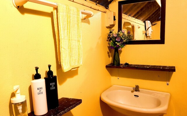 Bay Yard Hut