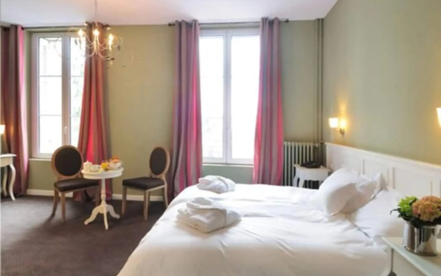 LE H - Hôtel & Restaurant