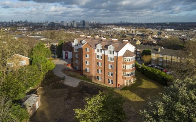 Stylish Studios SOUTHFIELDS STATION