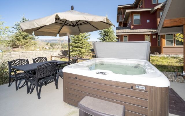 Cozens Pointe I-101 2 Bedroom Condo by RedAwning