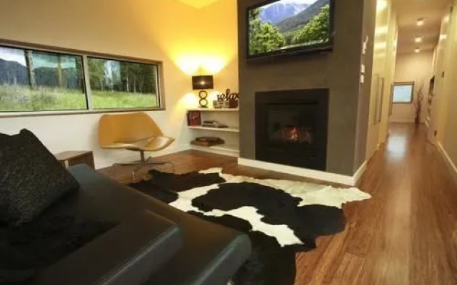 The Buckland - Studio Retreat