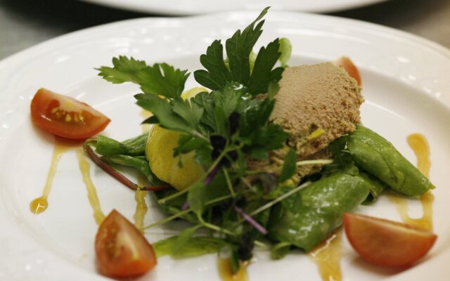 The Farmhouse at Redcoats Restaurant & Hotel