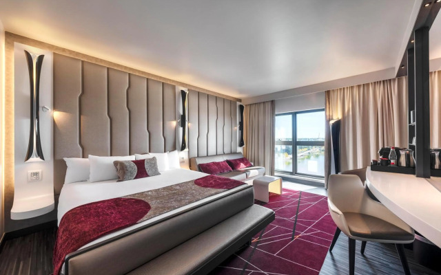 Disney's Hotel New York - The Art of Marvel