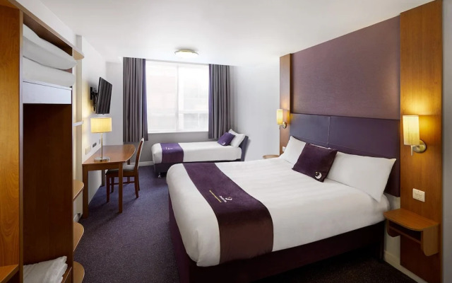 Premier Inn Edinburgh Airport - M9 Jct1