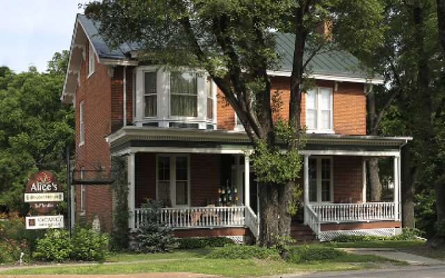 Alice's Snyder House Bed and Breakfast