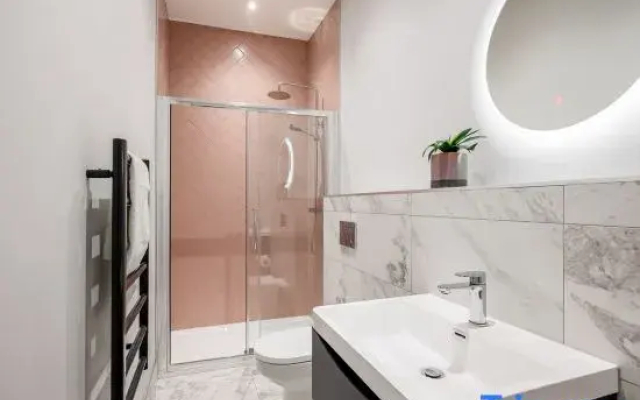 Stunning Sea Views, Family Apt; Free Parking & Gym