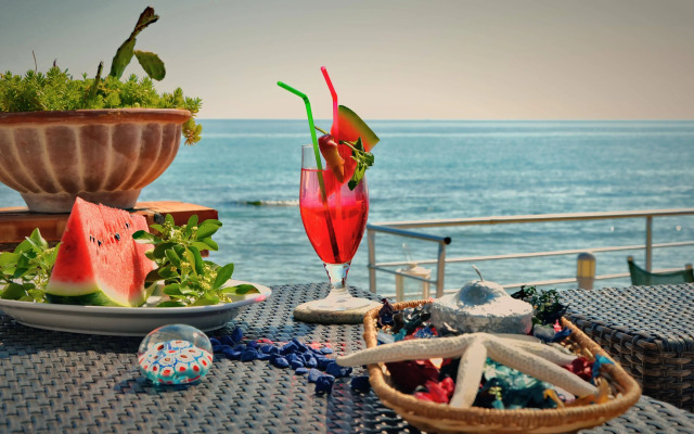Belussi Beach Hotel & Suites