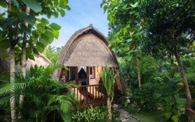 Alam Nusa Bungalow Huts and Spa