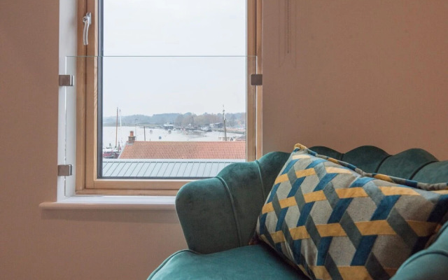 Woodbridge Penthouse