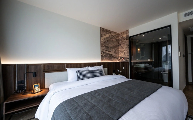 We Hotel Riverfront