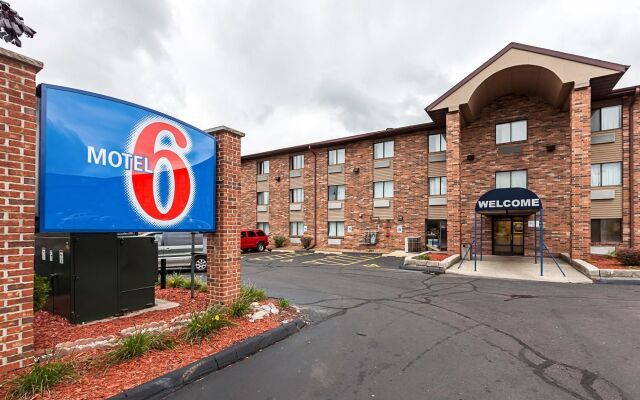 Motel 6 Milwaukee, WI - Glendale