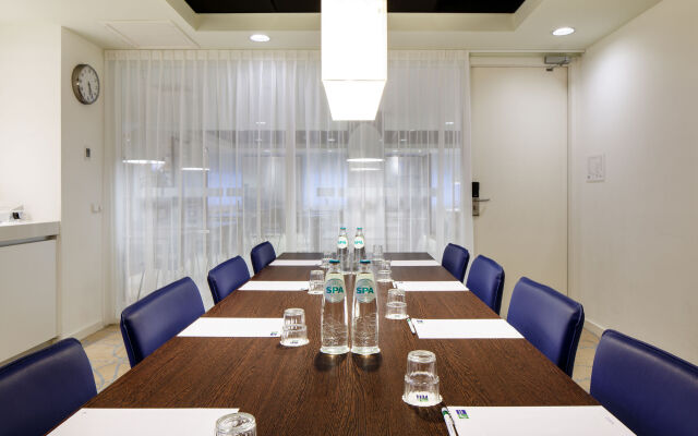 Holiday Inn Express Rotterdam - Central Station by IHG