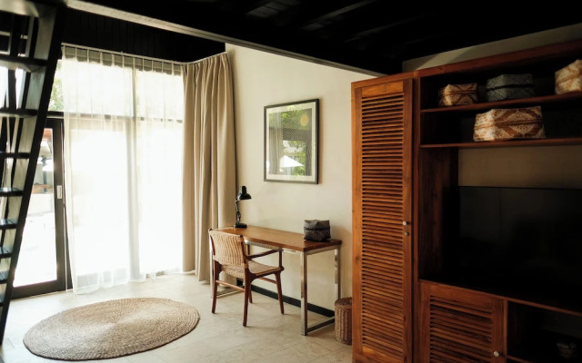 Wave House - Surf Camp