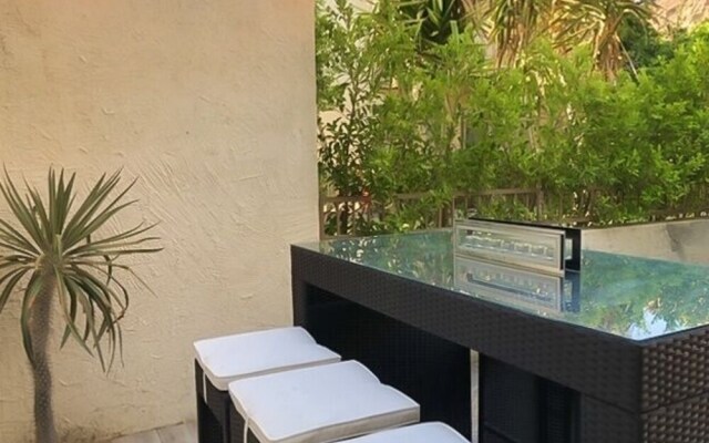 78155c37 1 Bedroom Condo