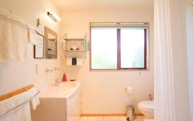 Abel Tasman Ocean View Chalet