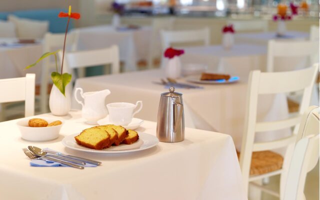 Iria Beach art hotel