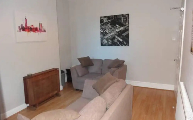 Beautiful 4 Bed House - Great Central Location - Wolverhampton