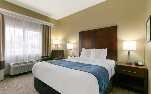 Comfort Inn & Suites Near University of Wyoming