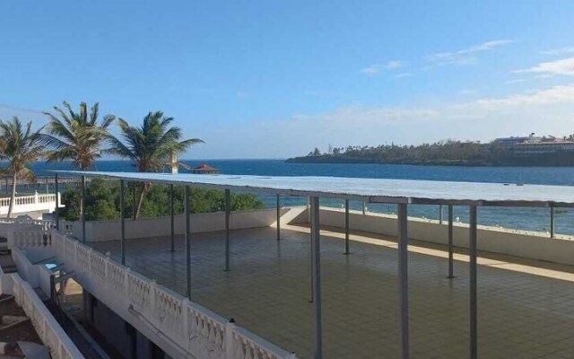 Lux Suites Mkomani Beachfront Apartment
