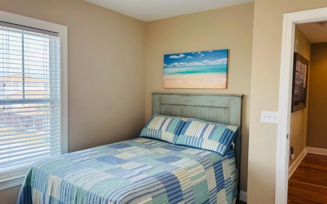 1 Fine Day 4 Bedroom Home by RedAwning