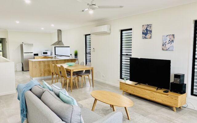 DAYDREAM Spcaious & Comfortable with Water Views