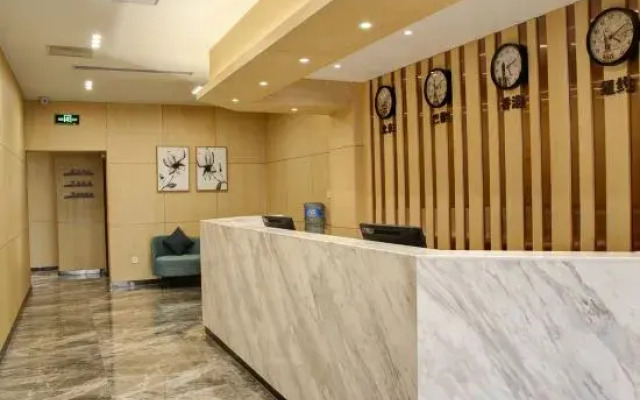 Laiyue Hotel (Zhengzhou Futadong Subway Station)