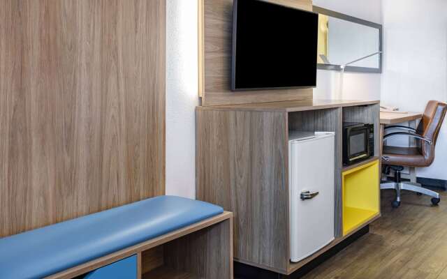 Days Inn by Wyndham Raleigh Glenwood-Crabtree