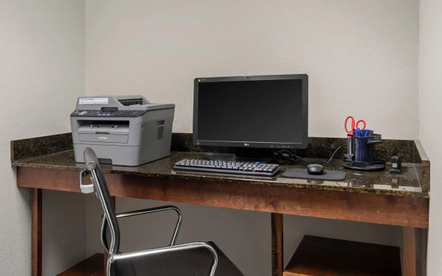 Comfort Inn & Suites Suwanee - Sugarloaf