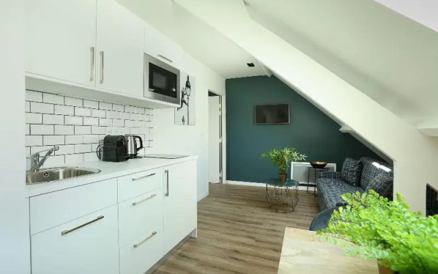 YAYS Paris Zola by Numa