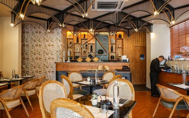 Bloom Hotel - Golf Course Road, Sector 43