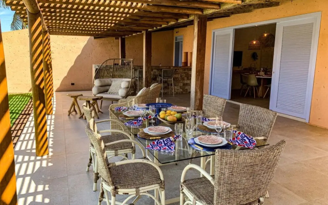 Casa pé na areia com 05 suítes