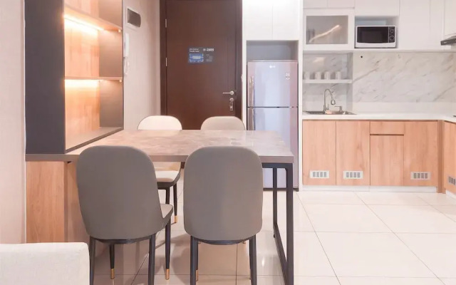 Nice And Modern 2Br Apartment At M-Town Signature