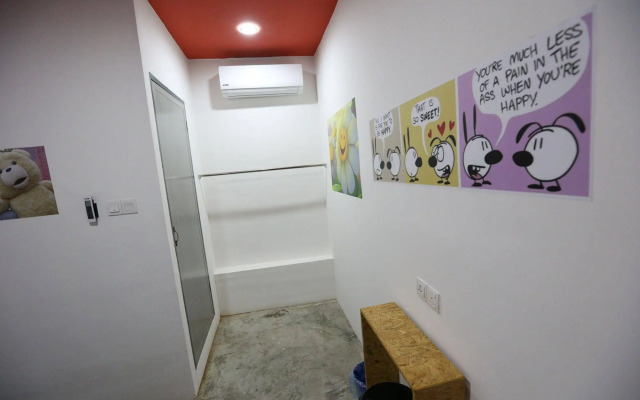 ZEN Rooms Noisy Room