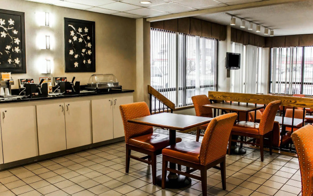Quality Inn Roanoke Rapids