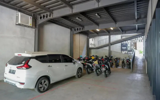 RedDoorz Plus near Kawasan Sam Poo Kong Semarang