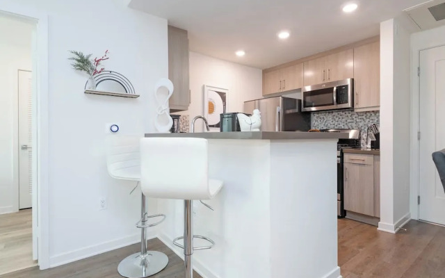 Hollywood Apartment Near Walk of Fame