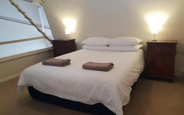 Granita's - 2 bedroom converted South Fremantle warehouse apartment