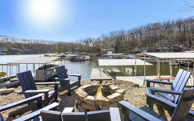Big Bear Bungalow Stay on Ozark Waterfront