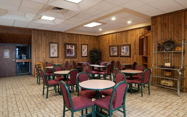 Comfort Inn & Suites near Danville Mall