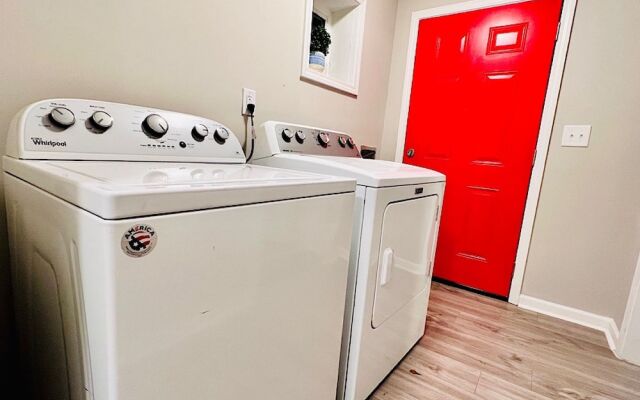 1087 Windsor
