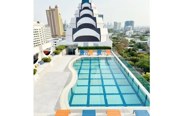 The Quarter Saphankhwai by UHG