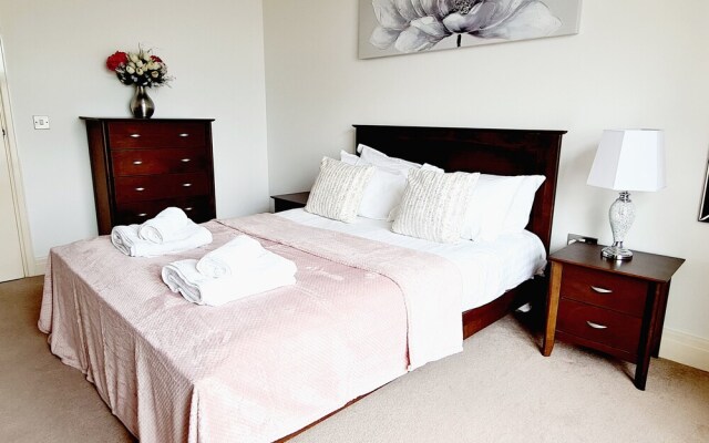 Off the Hook - Luxury Beach Apartment - Sleeps 4