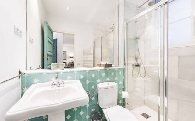 2 Bd Apartment Exclusive Location in Golden Mile. Velazquez II