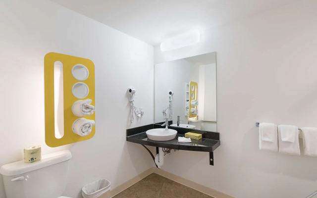 Studio 6-Bruderheim, AB