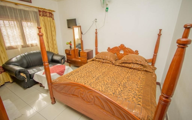 Collin Hotel