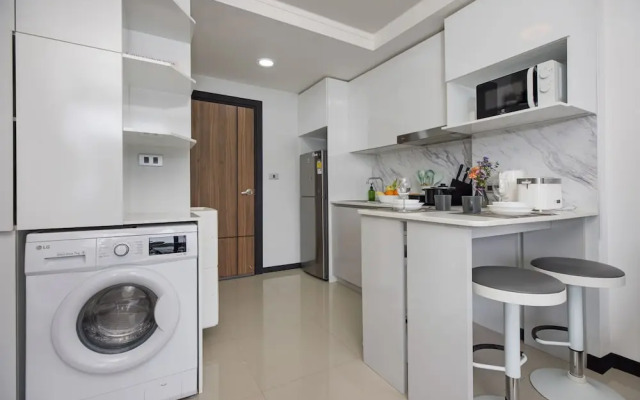Chill & Relax Stay at Rawai Condo 311