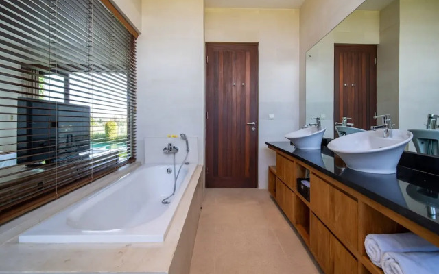Peaceful Private Villa, 3 BR, Canggu With Staff