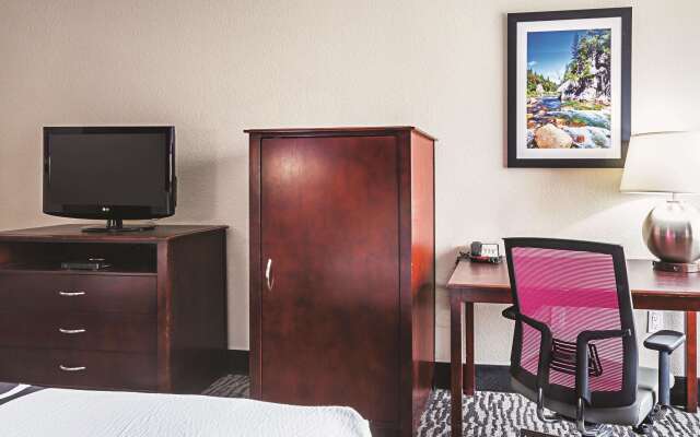 La Quinta Inn & Suites by Wyndham Fresno Northwest