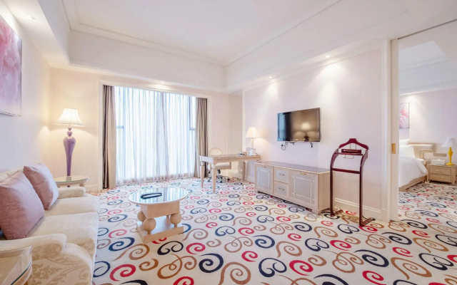 Babylon Hotel
