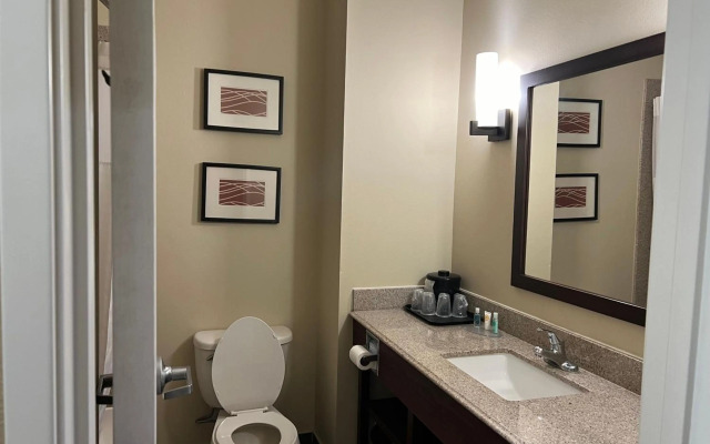 Days Inn & Suites by Wyndham Manheim Lebanon